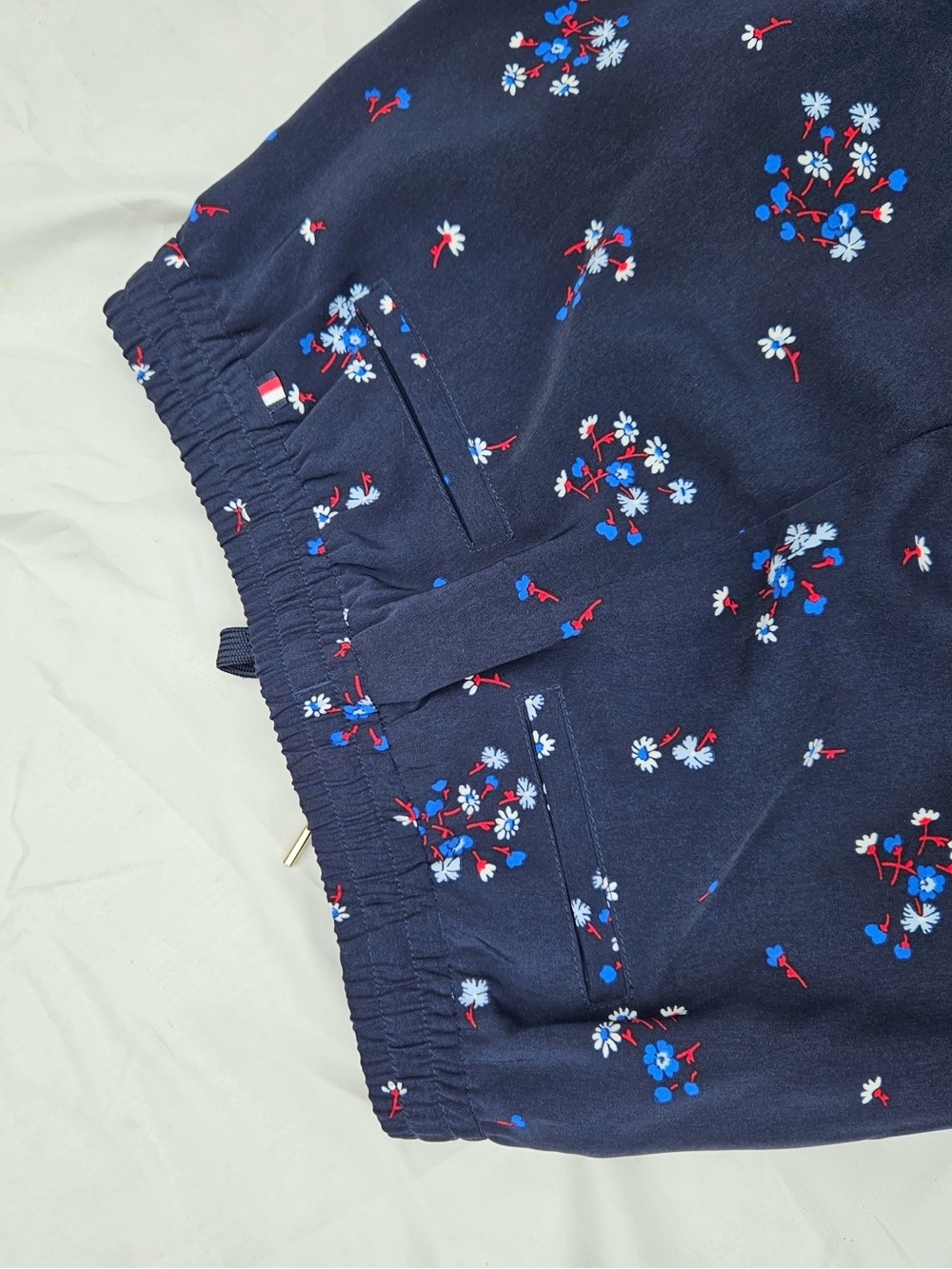 Tommy Hilfiger Tank & Jogger Set - Picture 11 of 16